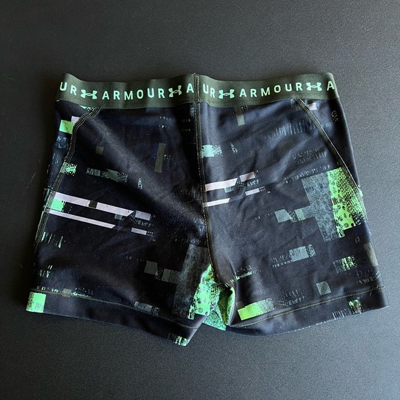 UA Compression Shorts - Large - Picture 2 of 3